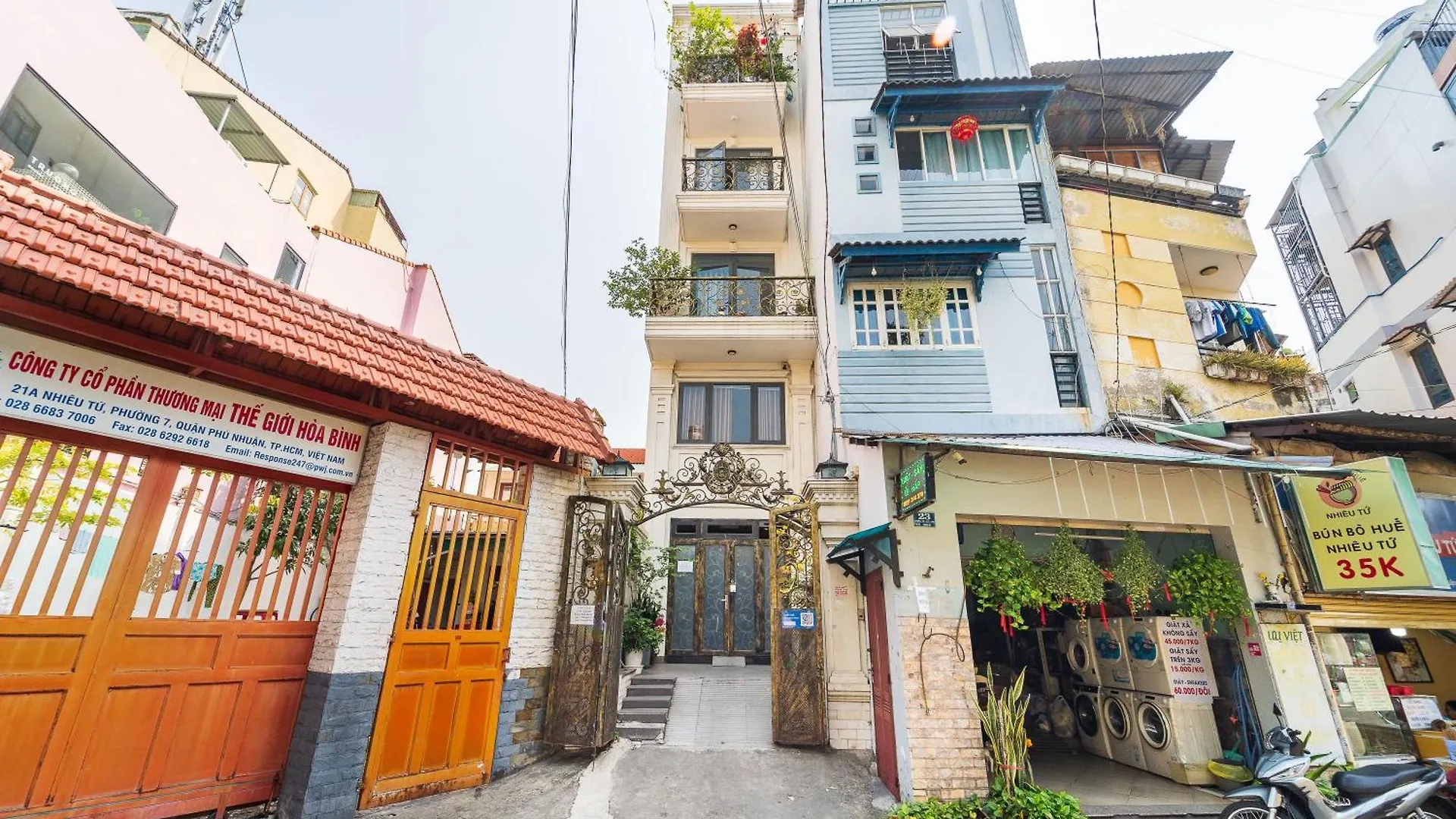 Can Ho Gan San Bay Phu Nhuan- R204 Ho Chi Minh City 0*,